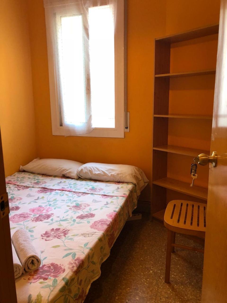 Motorsport Barcelona Hostel — Photos 1